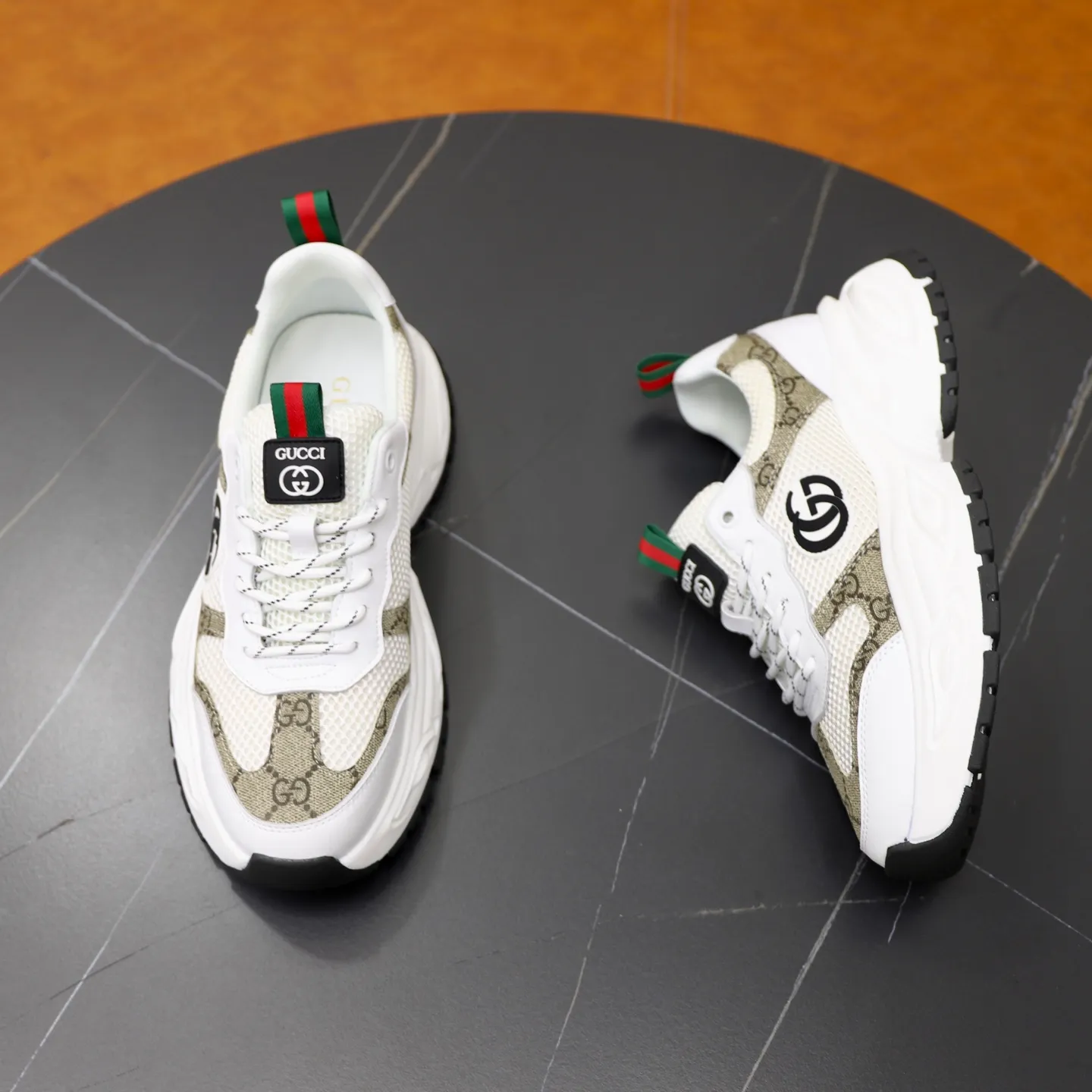 Ex-factory price: 462💰🙅‍♂️🙅‍♂️🙅‍♂️ Brand: Gucci GUCCi Standard code: 38-44 (45 customized) Grade: Same as the official website Material: Original material splicing Comfortable and breathable lining Lightweight and wear-resistant sports outsole Style category: Men's fashionable casual shoes Running sneakers Distinguished luxury brand elements Top luxury Color: actual picture color